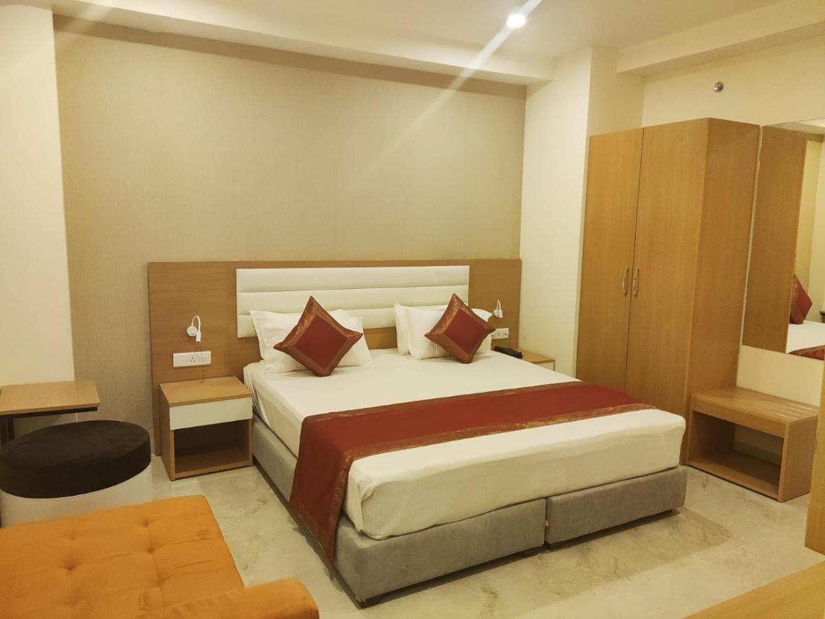 Hotel Xenia Варанаси Экстерьер фото