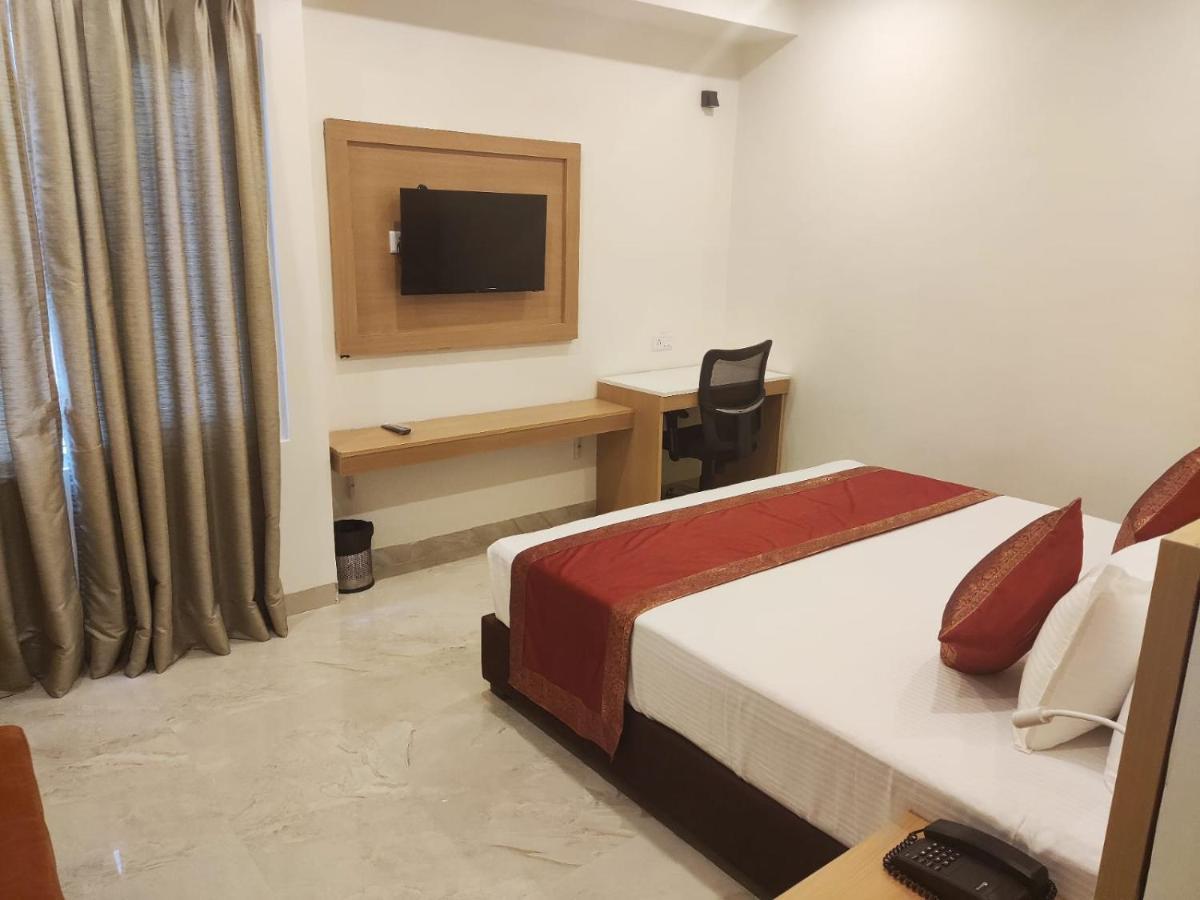 Hotel Xenia Варанаси Экстерьер фото