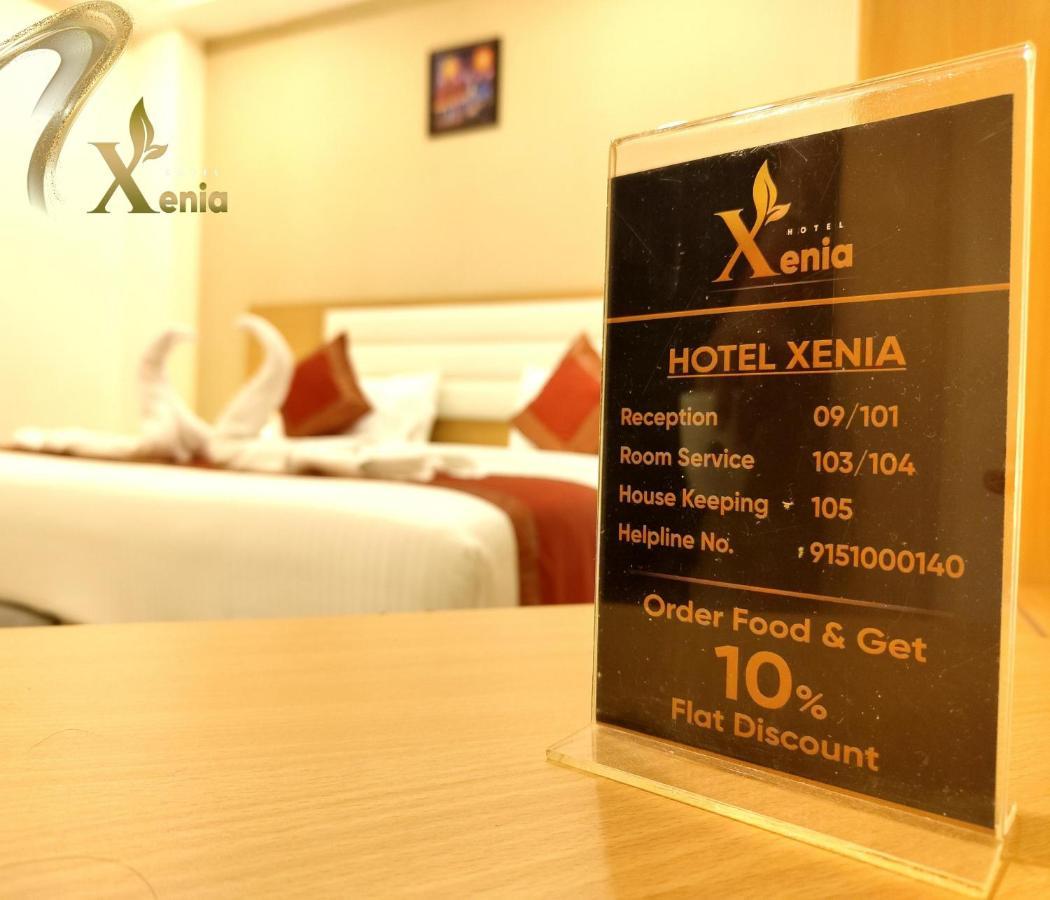 Hotel Xenia Варанаси Экстерьер фото