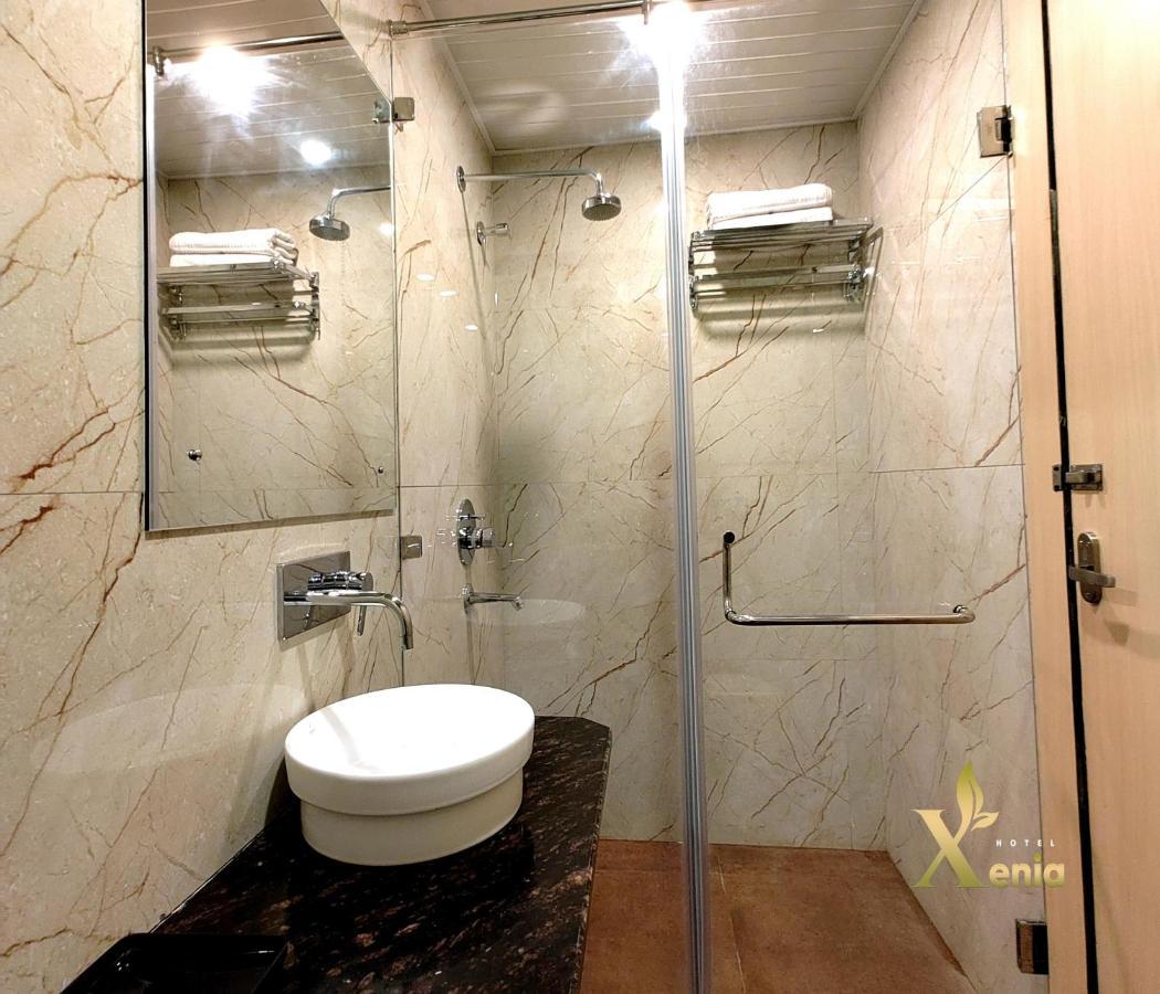 Hotel Xenia Варанаси Экстерьер фото