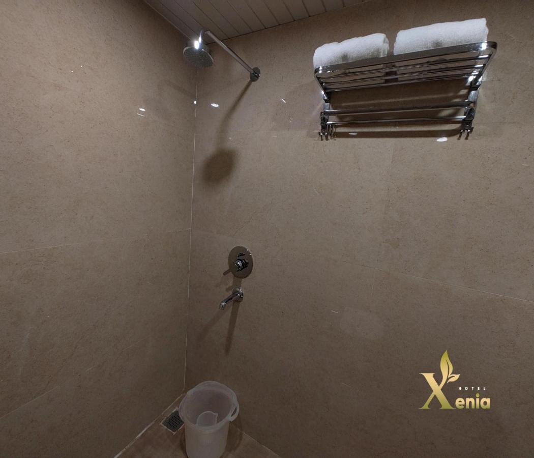 Hotel Xenia Варанаси Экстерьер фото
