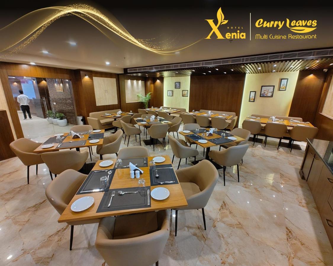 Hotel Xenia Варанаси Экстерьер фото
